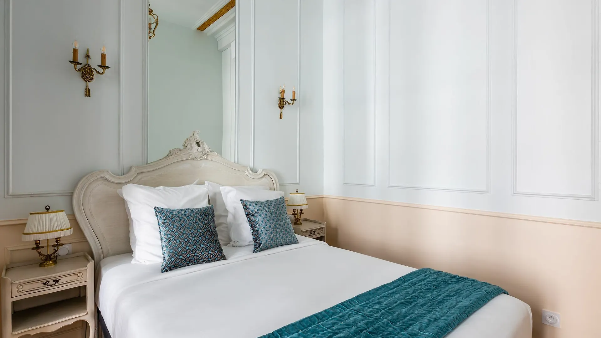 Luxury 3 Bedroom With Ac -louvre Marais Apartment Paris